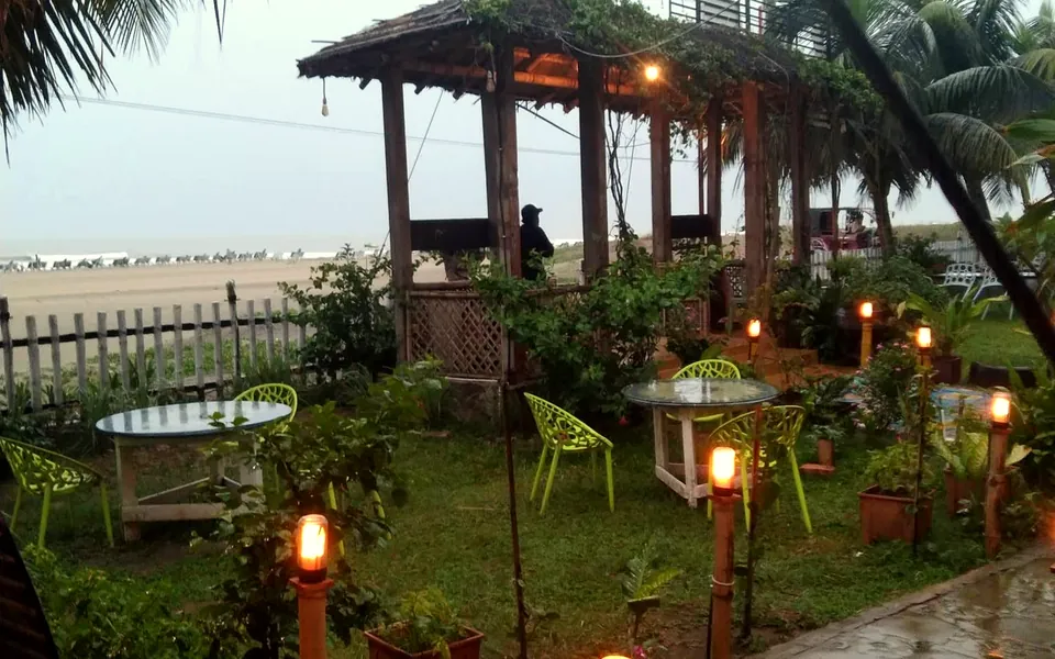 প্যাসিফিক লাউঞ্জ বিচ ক্যাফে